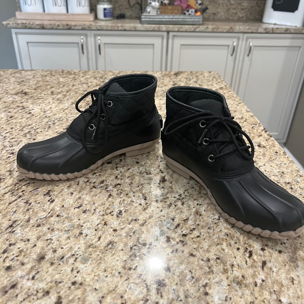 St Johns Bay Womens Black Quilted Duck Boots LaceUp Ankle Rain Snow Shoes Size 6